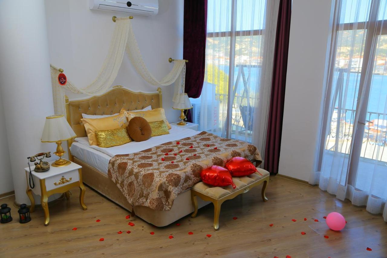 Huri & Nuri Hotel (Adults Only) Foça Exteriör bild
