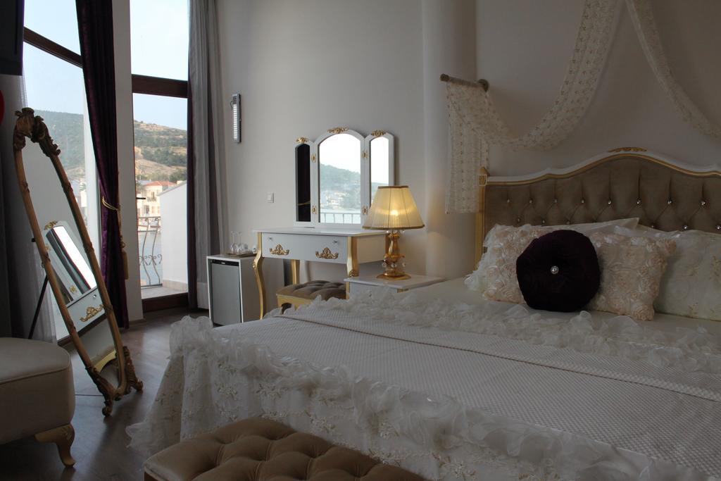 Huri & Nuri Hotel (Adults Only) Foça Exteriör bild