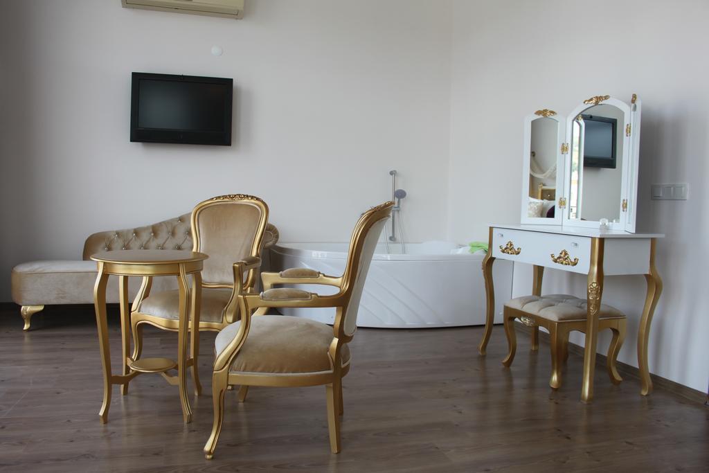 Huri & Nuri Hotel (Adults Only) Foça Exteriör bild